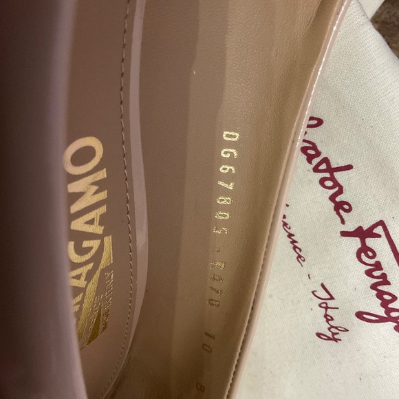 Salvatore Ferragamo Vara Patent Leather Bow Pumps !! - Picture 5 of 7